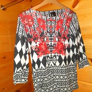 3/4 sleved black, white, and red blouse